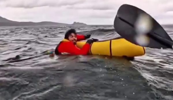 Kayakista atrapado en las fauces de una ballena en Chile