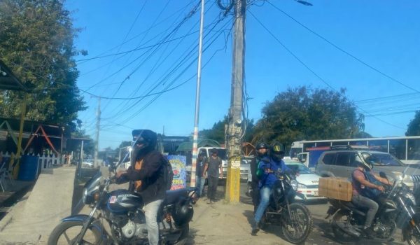 Managua colapsa por cierre de vías: llegadas tardías, choques, conductores desesperados