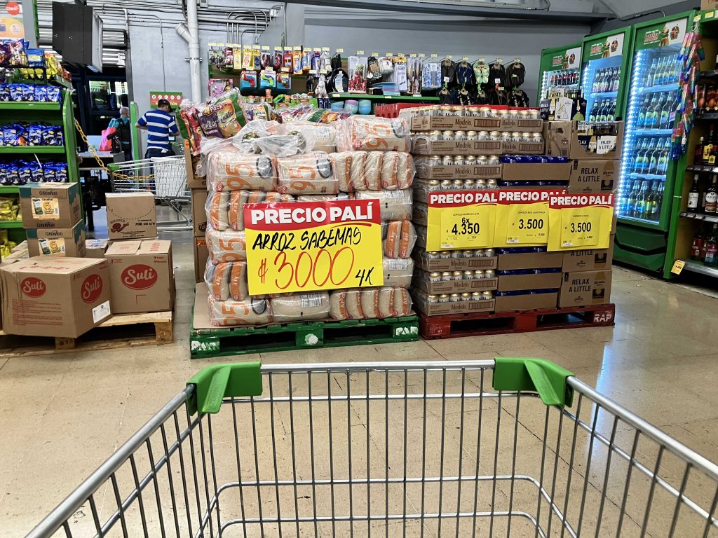 Comercio en supermercados de Costa rica.
