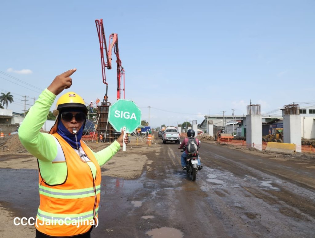 Nuevos desvíos por las obras de la pista Héroes y Mártires actualmente en ampliación en Managua.