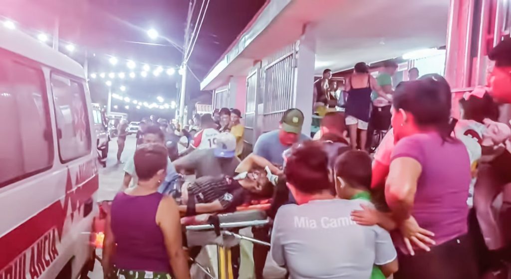 Los lesionados por el accidente entre un cabezal y u microbus en el kilómetro 37 carretera Nueva a León inicialmente fueron trasladado al hospital primario de Nagarote, departmento de León. LA PRENSA/ Captrua de video/ Tomada del fecebook de José lUis arellano. 