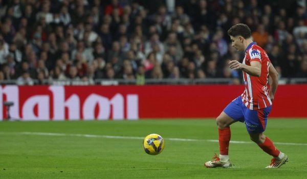 El Derbi de Madrid culmina con un resultado que beneficia al Barcelona