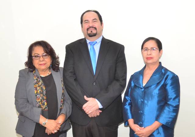 Se isquerda lla magistrad Ángela Dávila, el magistrado Octavio Rothschuh y Rosa Argentia Solis, LA PRENSA
