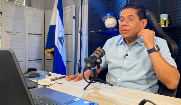 Miguel Mendoza, cronista deportivo, tiktoker y “reparador de piscinas”