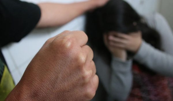 Sujeto que maltrató durante 12 años a su familia se declara culpable