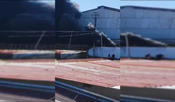 Explosión de transformador desata incendio en fábrica de plásticos en Dolores, Carazo