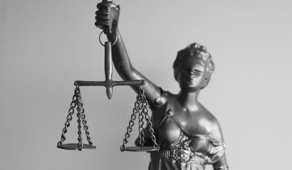 Deterioro global de los derechos humanos ante el auge del autoritarismo