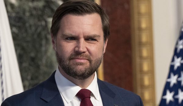J.D. Vance amenaza con sanciones y acciones militares a Putin para que acepte un acuerdo