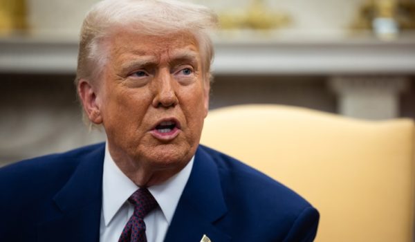 Trump envía un mensaje a los migrantes por San Valentín: ven ilegalmente y te deportaremos