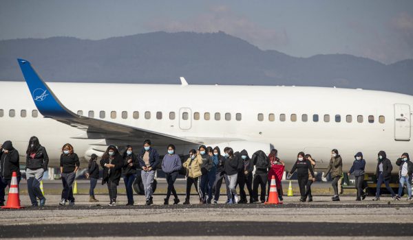 Jueces bloquean temporalmente deportación de migrantes a lugares que no sean su país de origen