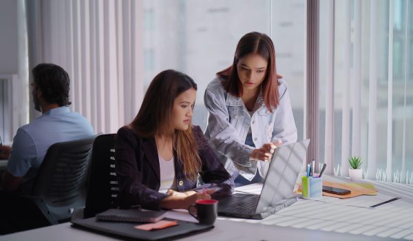 4 consejos de expertos para ganar confianza y destacarse en un nuevo empleo