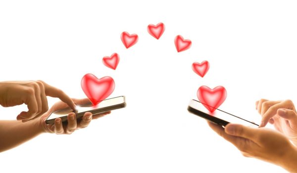 «Es más fácil enamorarse así»: cómo los jóvenes están cambiando el mundo de las citas online