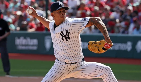 Jonathan Loáisiga se muestra con autoridad en su regreso a las Grandes Ligas