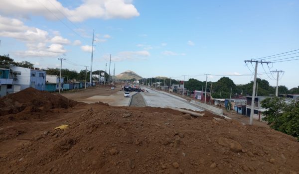 Avanza la pista de diez carriles, aunque con muchos cabos sueltos 