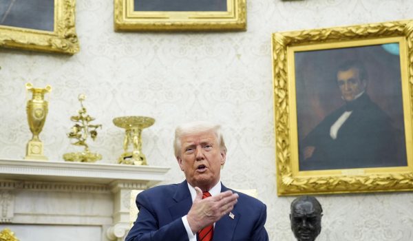 Trump anuncia aranceles de 25% a países que compren petróleo y gas a Venezuela