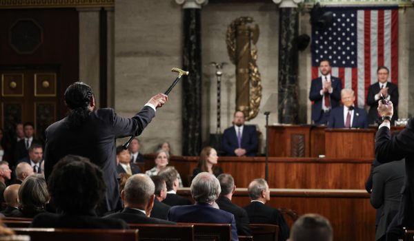Demócratas interrumpen a Trump con abucheos durante su discurso en el Congreso
