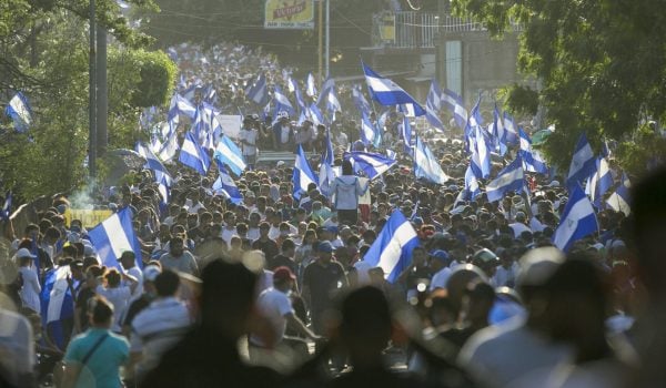 Fotografía de archivo, tomada el 23 de abril de 2018, en la que se registró a miles de manifestantes durante una protesta en contra del régimen de Daniel Ortega en Managua (Nicaragua). EFE/Stringer