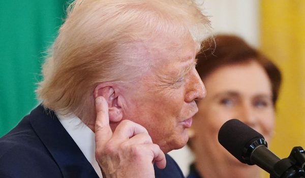 Trump dice ahora que los indultos concedidos por Joe Biden son nulos