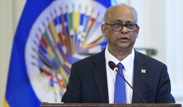 OEA elige al canciller de Surinam como su nuevo secretario general