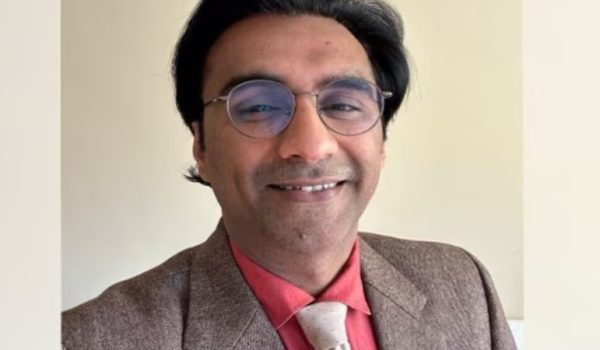 Originario de India, Suri completó su doctorado en 2020 en el Centro Nelson Mandela para la Paz. LA PRENSA/Tomada de redes sociales.