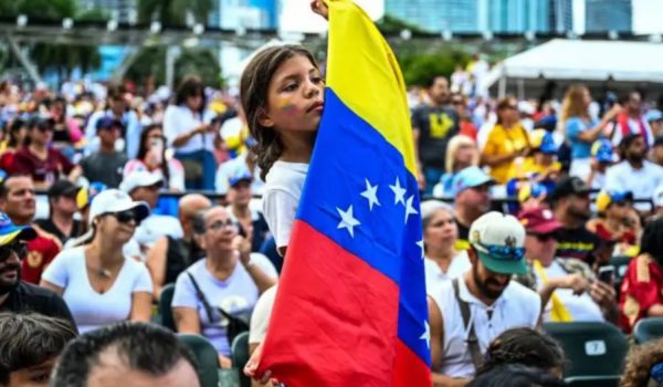 Juez suspende temporalmente la eliminación del TPS para cientos de miles de venezolanos en EE.UU.