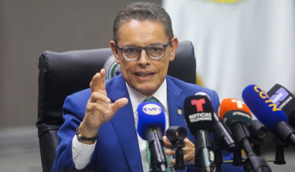 Panamá dará un permiso temporal para que los migrantes enviados por EE.UU. tramiten su salida