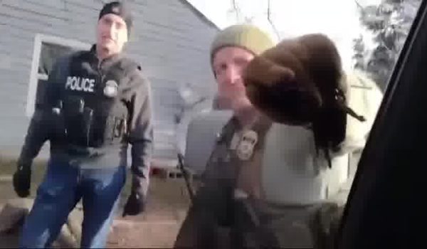 «¡Esto es ilegal!», gritaron hermanos nicaragüenses en EE. UU. mientras ICE rompía ventanas para detenerlos