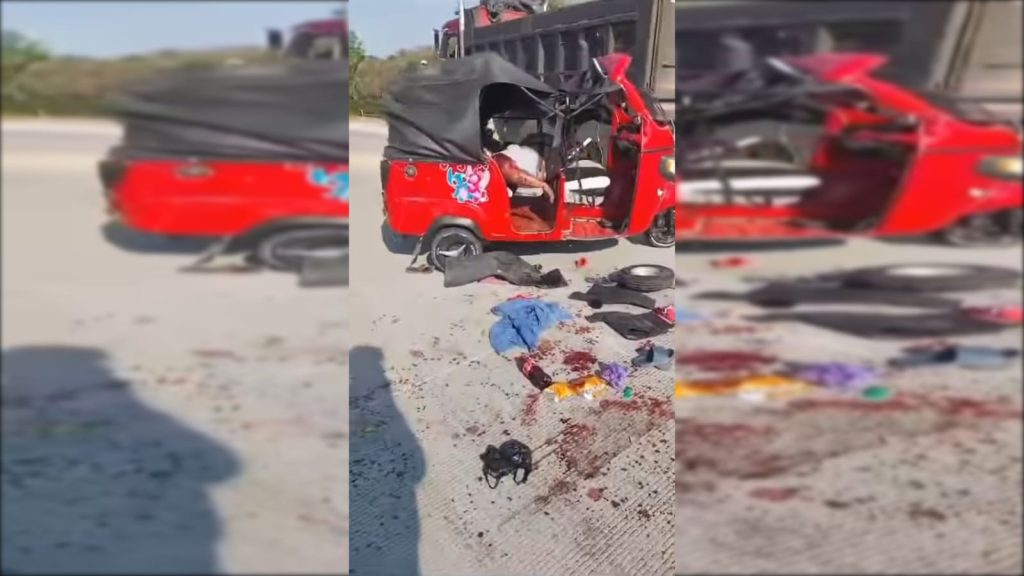 Entre manchas de sangres quedaron algunas pertencicias de las víctimas del fatal accifdente de tránsito. 