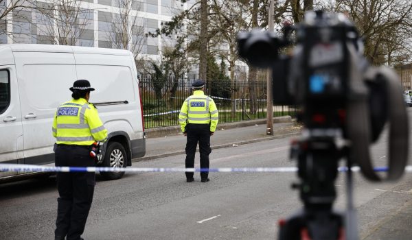 La Policía antiterrorista asume la investigación del incendio que paralizó Heathrow