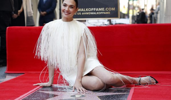 Gal Gadot recibe una estrella en Hollywood entre protestas pro Palestina e Israel