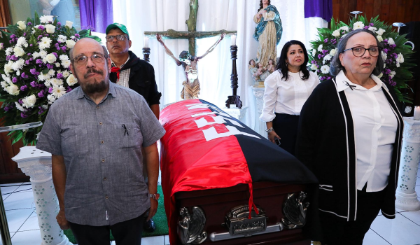 Hijo de la diputada Gladys Báez sin aparecer en sus honras fúnebres