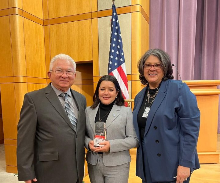 En enero de 2024, la Oficina Internacional de la Libertad Religiosa del Departamento de Estado de Estados Unidos concedió el Premio Internacional de Libertad Religiosa a Martha Molina, por su informe Nicaragua ¿una Iglesia perseguida? En la imagen, con los esposos Carlos y Miurel Sáenz.