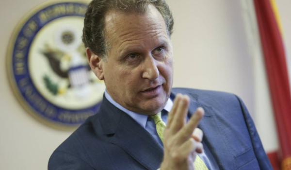 Fallece excongresista cubano-americano Lincoln Díaz-Balart, impulsor de la Ley Nacara en los años 90