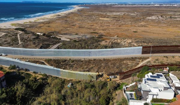 Estados Unidos añadirá más de 10 kilómetros a su muro fronterizo con México