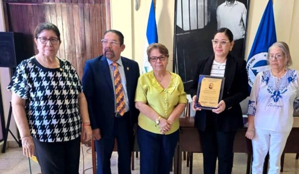Parlacen entrega premio de derechos humanos a la sancionada Wendy Morales, cómplice de confiscaciones del régimen