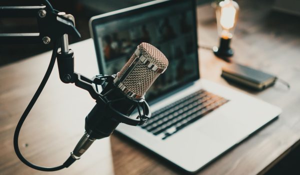 Cuatro podcast recomendados sobre derechos humanos