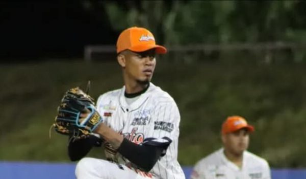 Así fue el debut de Kenword Burton en la Liga Mayor de Panamá