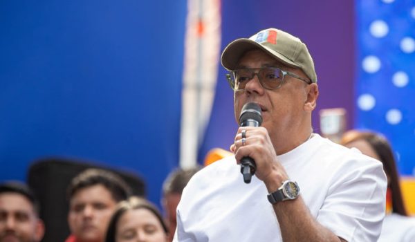 Venezuela denuncia como un «secuestro» el traslado de migrantes desde EE.UU. hasta El Salvador