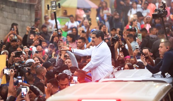 Maduro llama «dictadura» a El Salvador y denuncia «violación masiva» a DD.HH. de migrantes