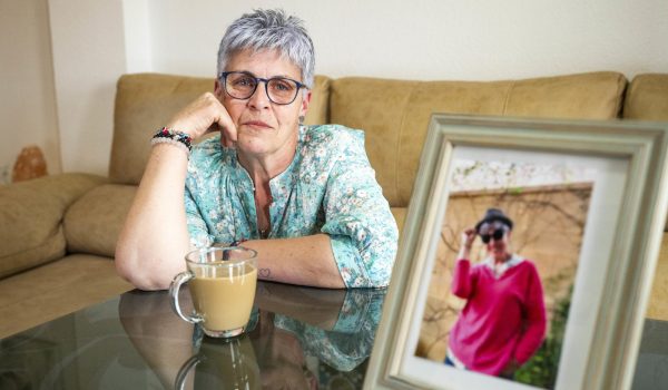 Una mujer española localiza a su hijo, posible bebé robado en 1981, cuarenta años después