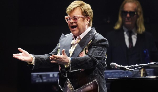 Rusia declara «indeseables» a las fundaciones de Elton John para la lucha contra el sida