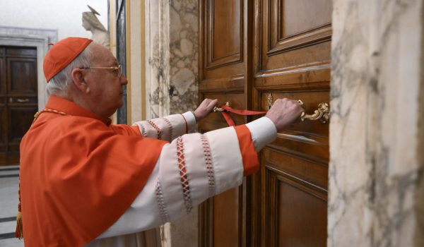 El funeral del papa debe celebrarse antes del domingo y hoy se sellará su apartamento