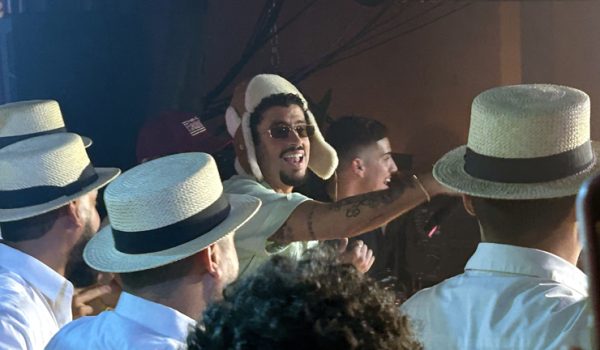 Bad Bunny presume de orgullo puertorriqueño en un concierto en el ‘Tiny Desk’