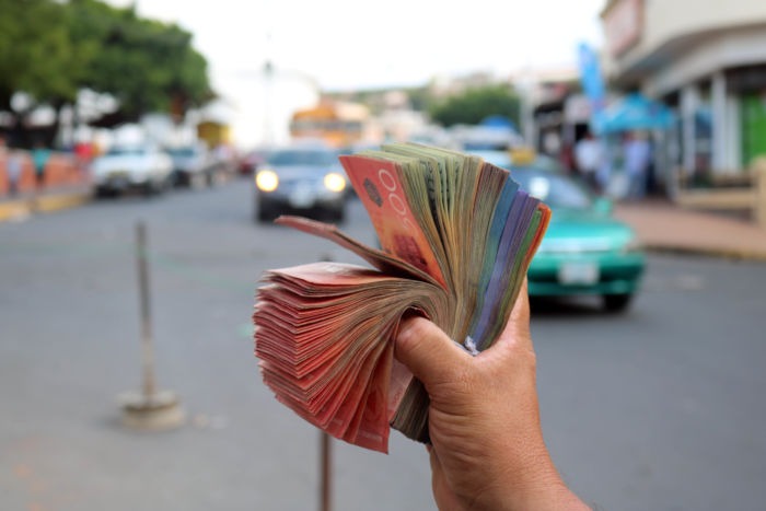 El cambista Juan Carlos Martínez Romero es acusado de seis delitos por vender fármacos vendidos en el mercado en el Oriental y otros mercados de la capital. LA PRENSA/ Archivo.