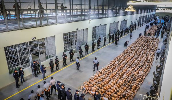 Datos sorprendentes sobre el Cecot, la colosal cárcel de Bukele alquilada por Trump