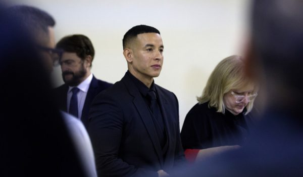 Daddy Yankee pide disolver varias corporaciones que mantiene con su exesposa
