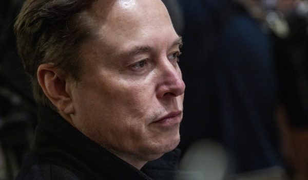 El departamento de Elon Musk accederá a información sensible de inmigrantes en EE.UU.