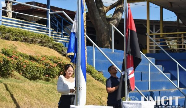 «Es una imposición». Dictadura obligó a las universidades privadas a izar la bandera del FSLN