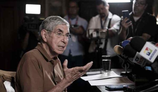 El premio nobel Óscar Arias no sabe por qué EE.UU. canceló su visa, pero afirma que nada lo callará