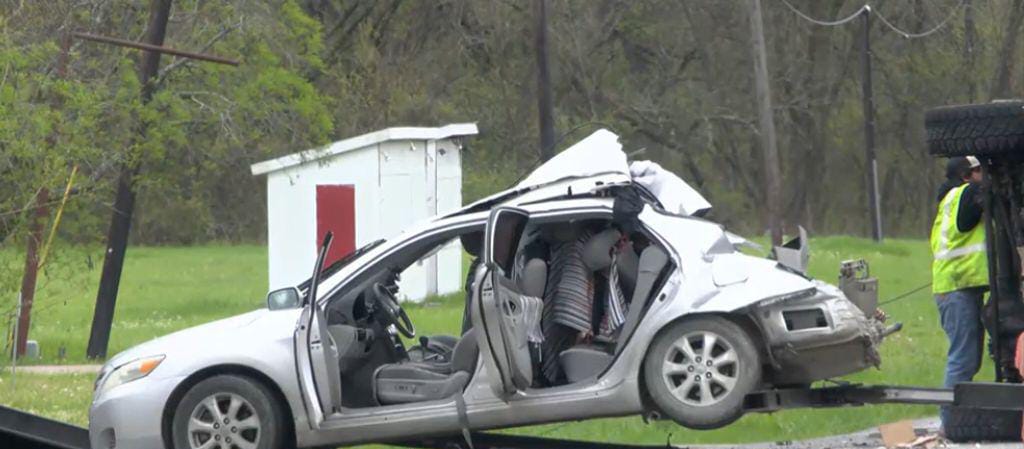 Así quedó el vehiculos donde viajaban-- y su hija quienes falelcieron en un acdidente de tránsuto en Estados Unidos. LA PRENSA/ 